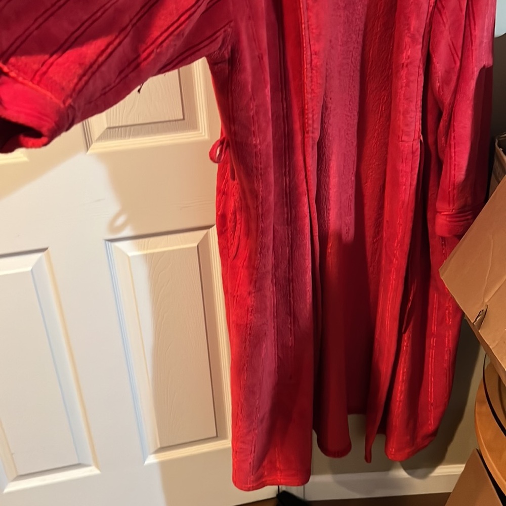 Red Long Robe - Picture 2 of 3